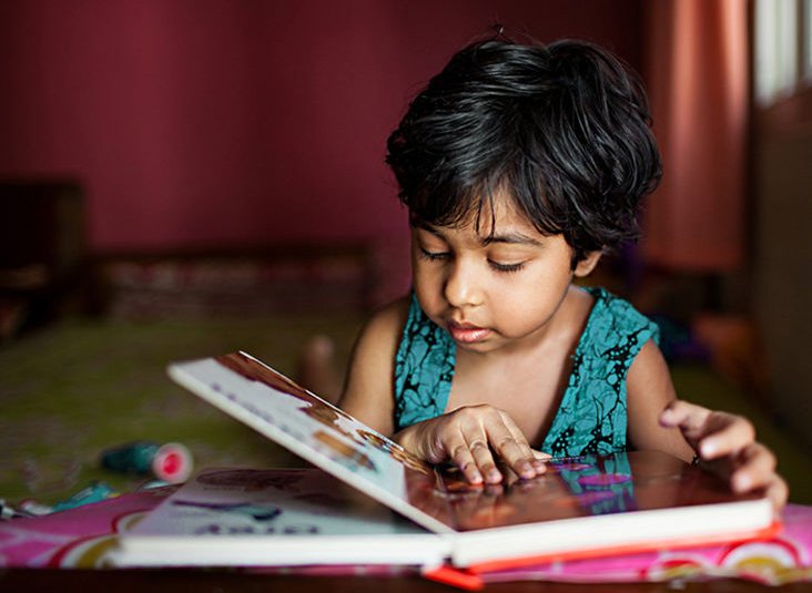 toddler_reading_book-732x549-thumbnail-732x549
